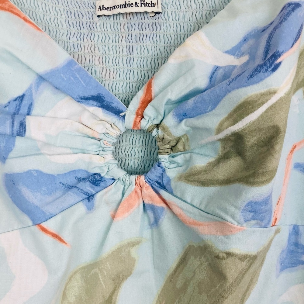 Abercrombie & Fitch pale blue abstract floral puff sleeve o-ring crop top. XL - Picture 2 of 7